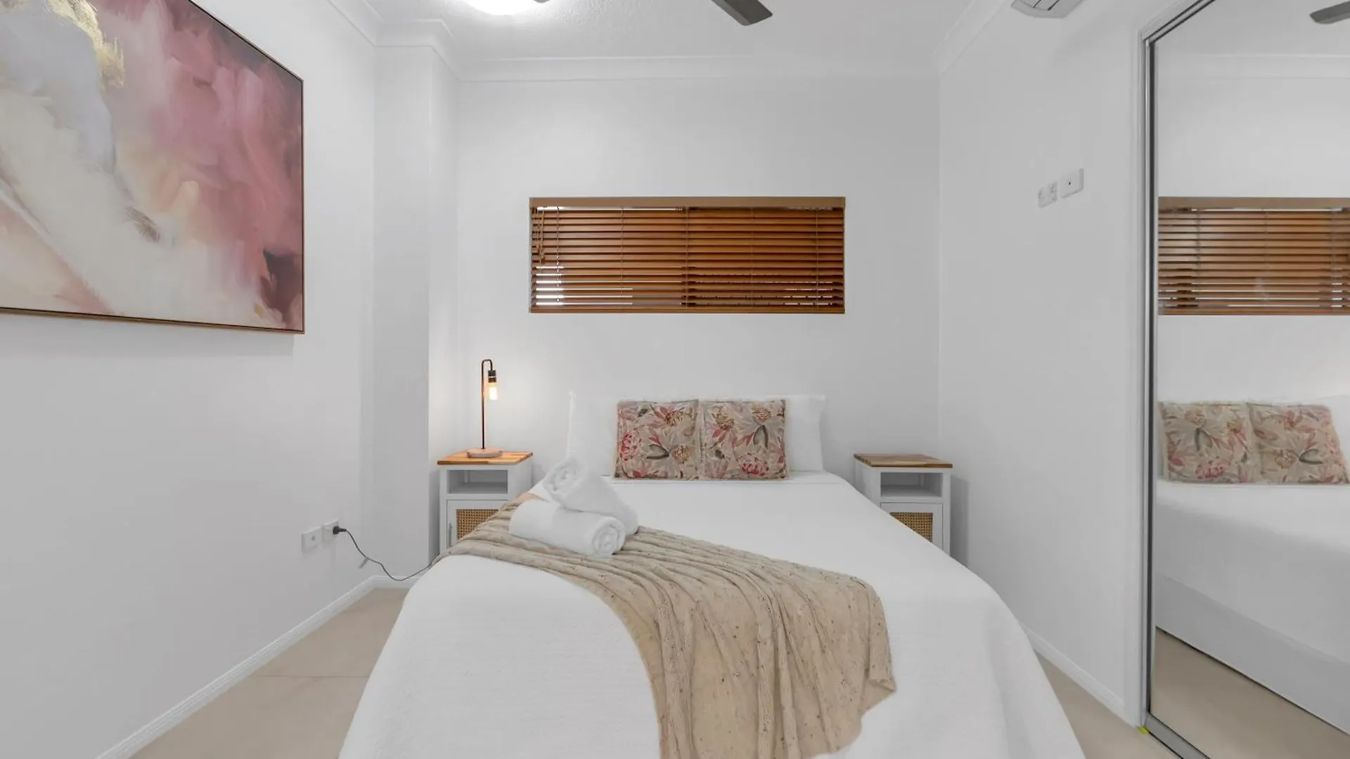 Апартаменты 'Eclipse' A Poolside Family Escape In The Cbd Кэрнс