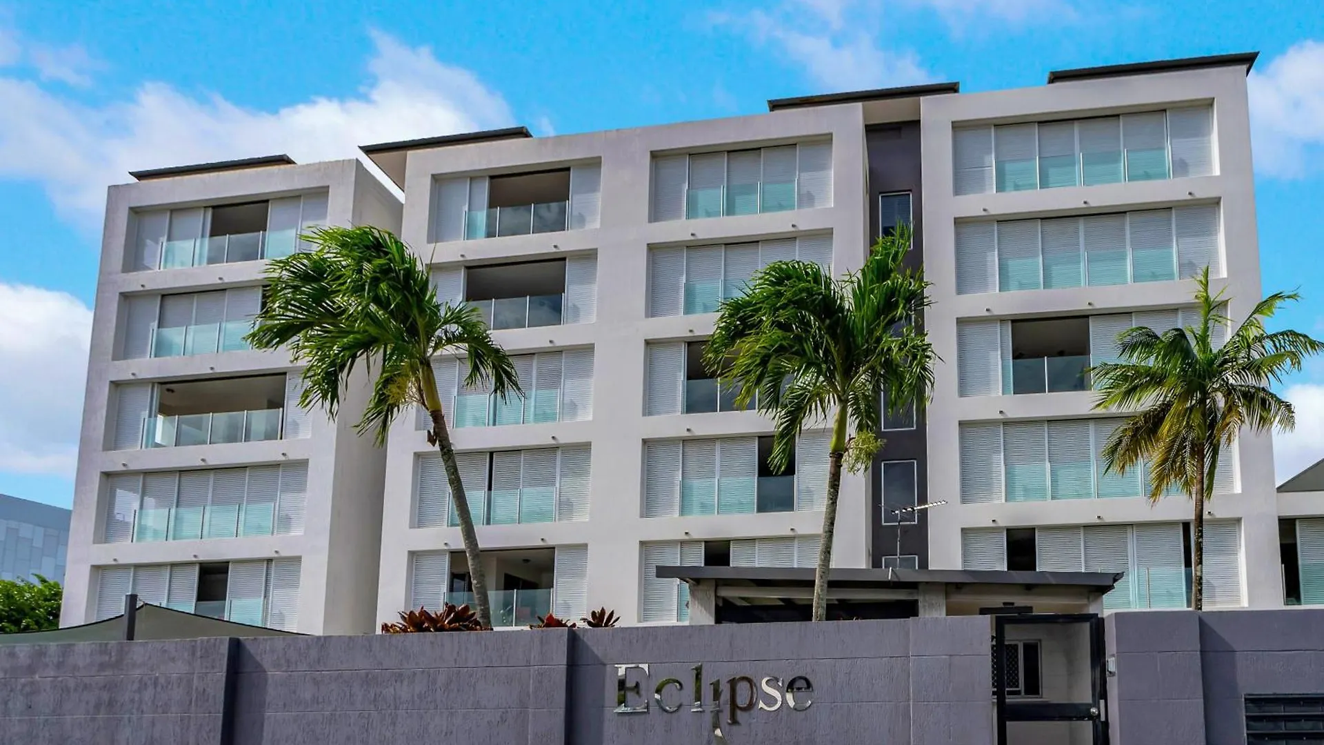 Апартаменты 'Eclipse' A Poolside Family Escape In The Cbd Кэрнс Австралия