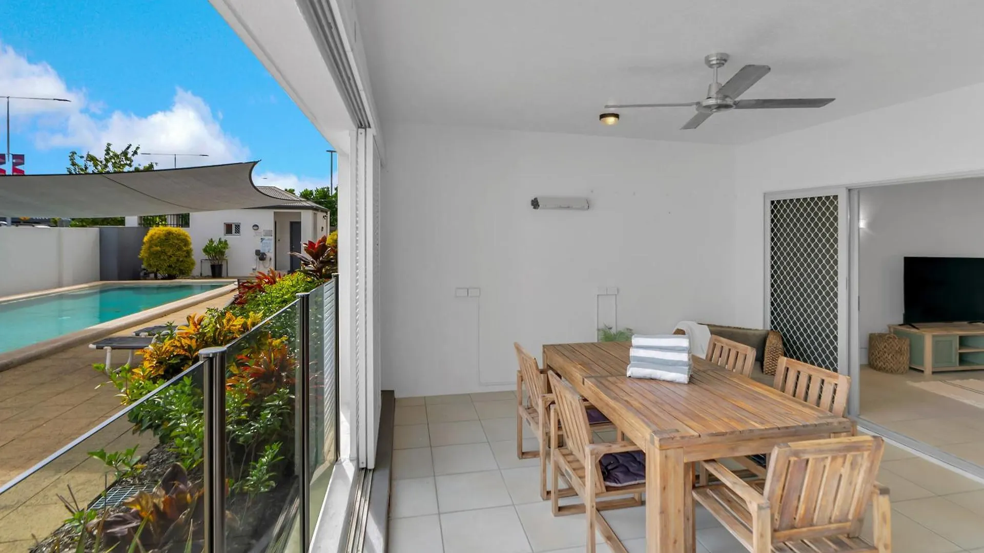'Eclipse' A Poolside Family Escape In The Cbd Daire Cairns 0*,  Avustralya